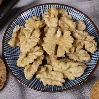 شراء الصين لي نيو نيو مصنع الأغذية بيع بالجملة أفضل جودة تصدير الجوز أفضل سعر الفواكه الجافة الخام الجوز المغسل online manufacture