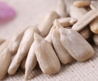منتج جوهر بذور عباد الشمس المخصص للسوق